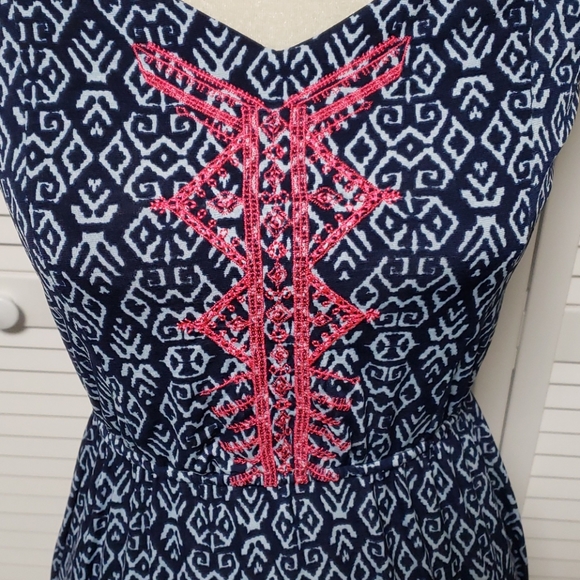 NWOT - Maxi Dress W Geometric/Aztec Design Small - Picture 2 of 4